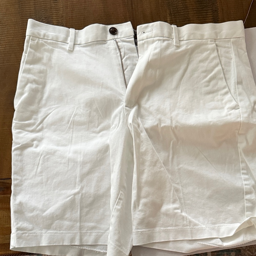 Michael Kors Men's Cream Flat Front Shorts
